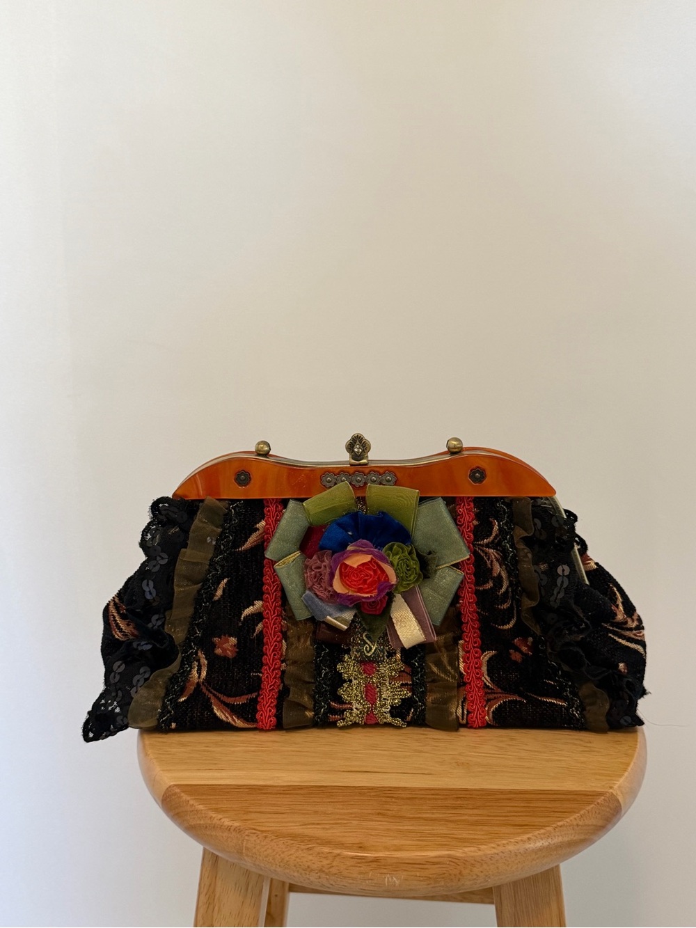 Vintage-Inspired Floral Applique Frame Clutch - Black Beaded Tapestry Purse